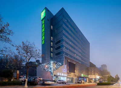 Holiday Inn Express Jinan Jingshi Road Qianfo Mountain Hotels near Qianfo Mountain Scenic Area