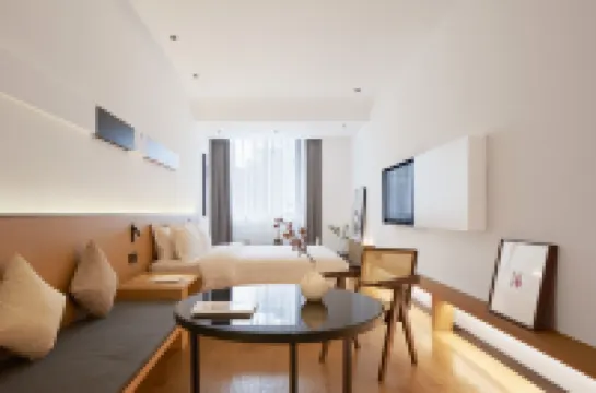 Sfeel Designer Hotel (Chengdu Dufu Caotang Shop) Hotels near Chengdu Du Fu Thatched Cottage Museum