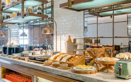 Atour Hotels (Shanghai Lujiazui Jinqiao International Square) Отели рядом с достопримечательностью «Shanghai Di'er Gongye University»