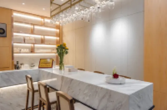 Beautiful crown Sea View Resort (Erhai flagship)