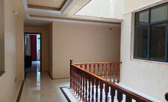 Yinjiang Muhuangyuquan Business Hotel