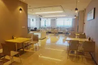 City Comfort Inn hotel (Zhanjiang Haibin Park Guanhai Gallery)