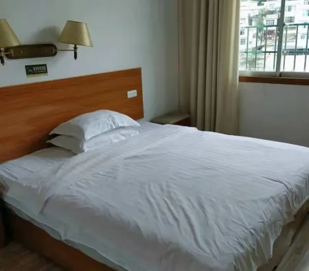 Pingtang Hongtai Hotel Отели рядом с достопримечательностью «Pingtang Station No.2 Departure Yard»