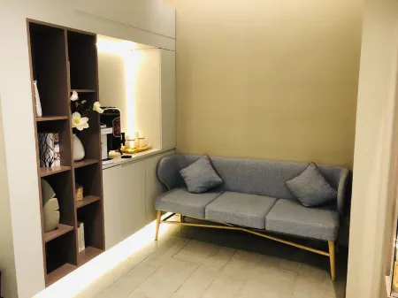 Home Inn (Changchun People's Square Jilin University Chaoyang Campus Store ) Отели рядом с достопримечательностью «Jinlin University (Chaoyang Campus)»