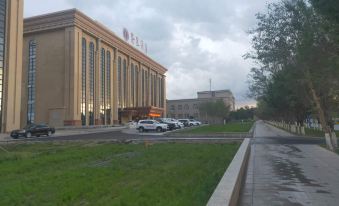 Alashankou Longquan Hotel