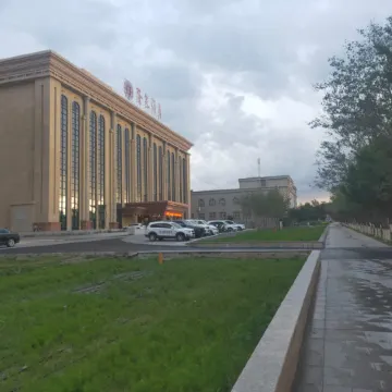 Alashankou Longquan Hotel
