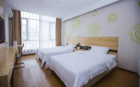 GreenTree Inn Express Hotel (Lianjiang Jiuzhoujiang Avenue North Branch)