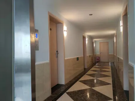 Jiyuan Yijiahong Express Hotel Отели рядом с достопримечательностью «Jiyuan Vocational and Technical College (New Campus)»