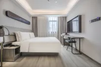 Zhuhai Gongbei Port Fuhuali CBD Light Hotel