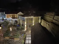 Kangding Gaqu Hot Spring Homestay