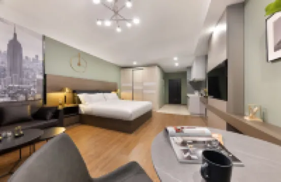 Wers Hotel (Chongqing Lianglukou Eling Light Rail Station)