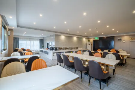 Rezen Taihu No.1 (Huzhou Taihu Yue Liang Bay) Отели рядом с достопримечательностью «Qiucheng City Ruins»