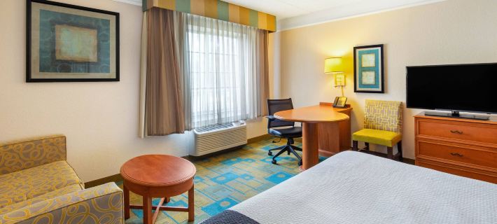 La Quinta Inn & Suites by Wyndham Ft. Lauderdale Plantation Hotels in Plantation