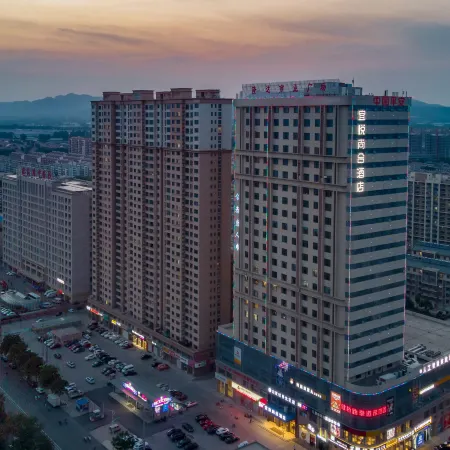 YiYueShangHe Hotel (Linqu Quanfu yuan Zhongbai building shop