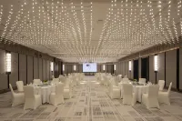 HUALUXE Hotels and Resorts YIBIN - business
