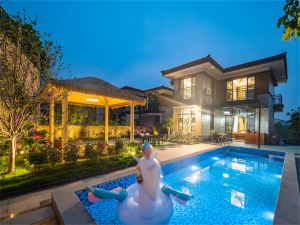 Qingyuan Fogang Qintian Fenghuang Xishan Swimming Pool Hot Spring Villa