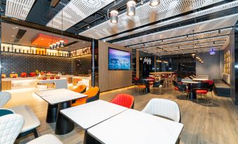 Ibis Hotel (Xi'an Bell and Drum Tower Guangji Street Metro Station)