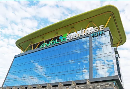 Hotel Ayola Sunrise Mojokerto Отели в г. Magersari