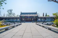 Zhiweizhai Wenchang College - parking
