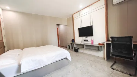 Dongchao Hotel Отели рядом с достопримечательностью «Jiangnan Diyijia Scenic Resort»