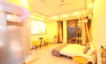 Weimeng Cinema Self-checkin Homestay (Shenbei University Town Tangxuan City Plaza)