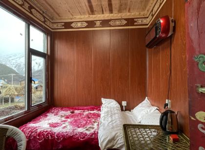 八宿熱加冰川民宿