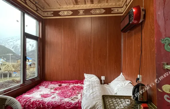 八宿熱加冰川民宿