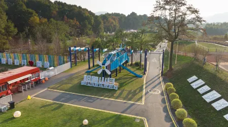 Yangchun Shanyue FengFUN Amusement Resort Отели рядом с достопримечательностью «Little Tianzhu Temple»