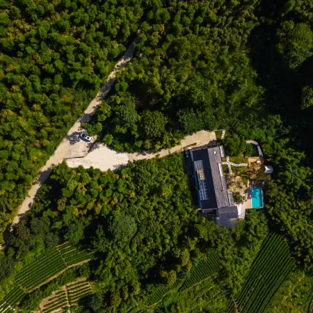 YoLo Qingdie Wu·Linya Yunshu B&B