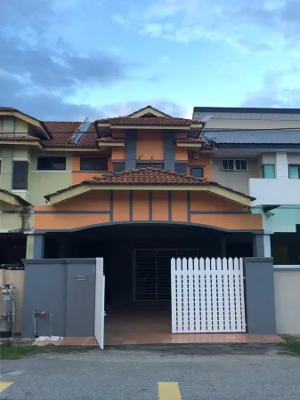 T House Nearby Kuantan East Coast Shopping Mall Отели рядом с достопримечательностью «Teluk Cempedak»