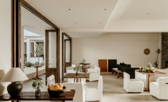 Dali Mountainside Hotel