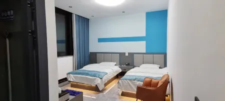 Zhenxiong Qitianban Hotel (Wude Town) Отели рядом с достопримечательностью «Tiankeng Group»