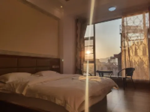 Fuxian Lake Penglai Yuzhuang Inn