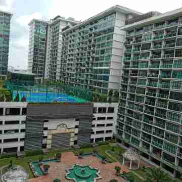 Cozy Studio Mount Austin by D'Summer91 Homestay Hotel Exterior