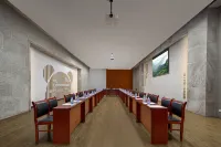 Luxe DongyueLi Suite Hotel