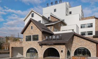 2. Ji Hotel..