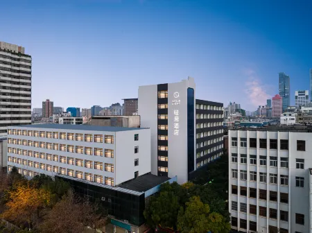 Atour Light Hotel Kunming Railway Station Huancheng South Road Отели рядом с достопримечательностью «Taipingsi»