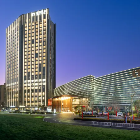 LEEZY HOTEL