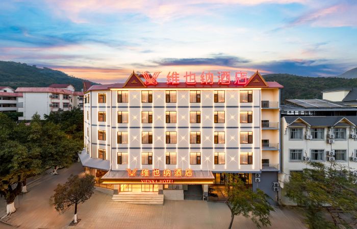 Vienna Hotel (Yuxi Xinping Gasa Flower Street)
