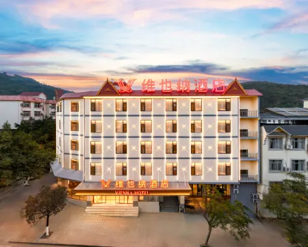 Vienna Hotel (Yuxi Xinping Gasa Flower Street) Hotel a Xinping