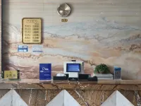 Jingzu E-Sports Hotel (Dezhou Lingcheng Xindongfang Commercial Plaza)