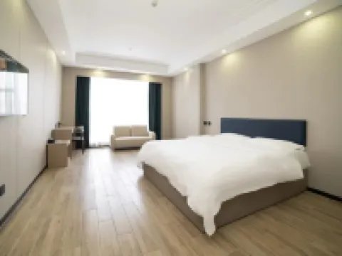 โรงแรมฮอลิเดย์ ฮาวเฉิง โรงแรมใกล้พื้นที่การค้าซานเซียวโข้ว