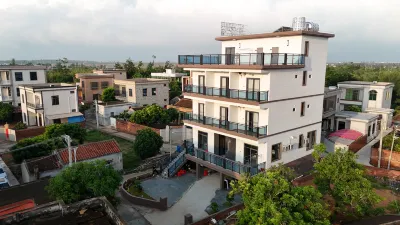 yipinhuahai Hotels near Denglou Cape