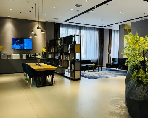 Ease Hotel (Dandong Railway Station Post and Telecommunications Building) فنادق في داندونغ