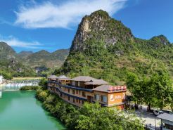 BamabainiaozhuangHotel
