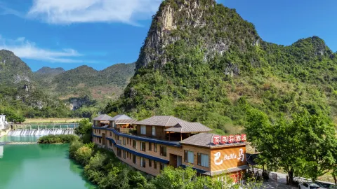 BamabainiaozhuangHotel in 바마