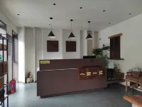 Changzhi Pingshun Dongping Yitian Yishu - parcheggio