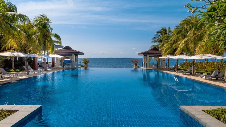 Crimson Resort and Spa Mactan