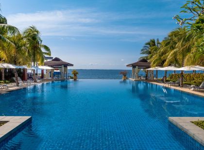 Crimson Resort and Spa Mactan