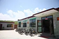 Qinghai Lake Wangjia Courtyard Inn Отели рядом с достопримечательностью «Panchen Aobao»